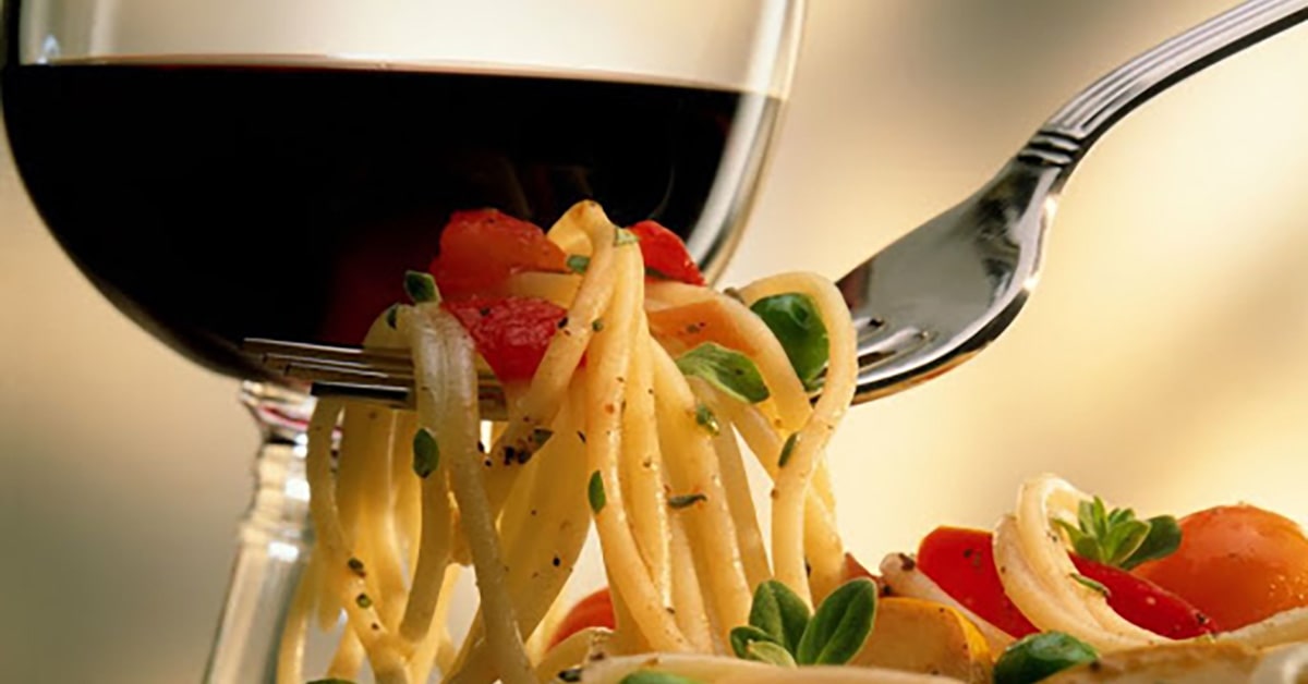 Spaghetti con vino tinto