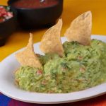 guacamole y totopos