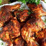 "Cuartos de pierna con pollo en salsa "