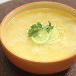 sopa de fideos con ensalada de pollo