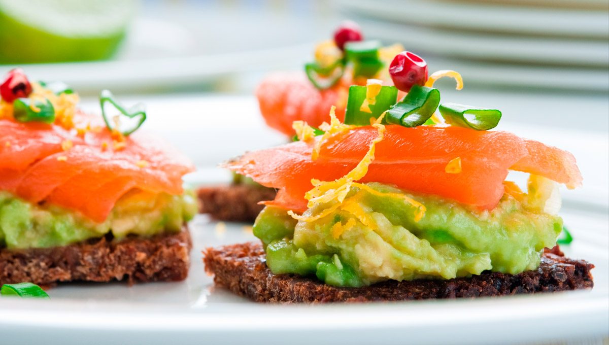 Canapés de salmón y aguacate 