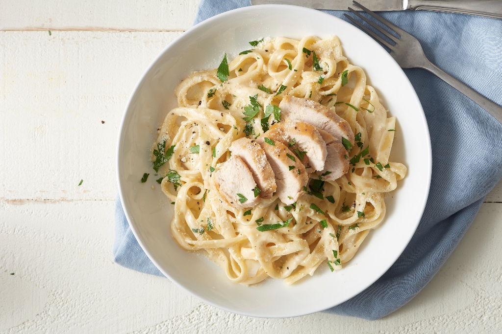 Pasta Alfredo con pollo
