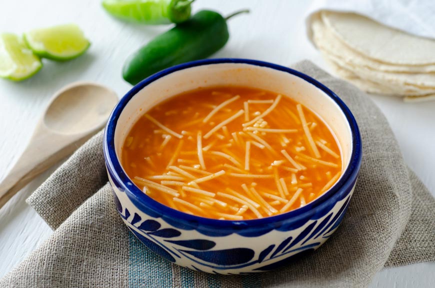 Plato de sopa de fideos 