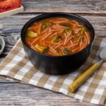 Sopa de fideos con brócoli